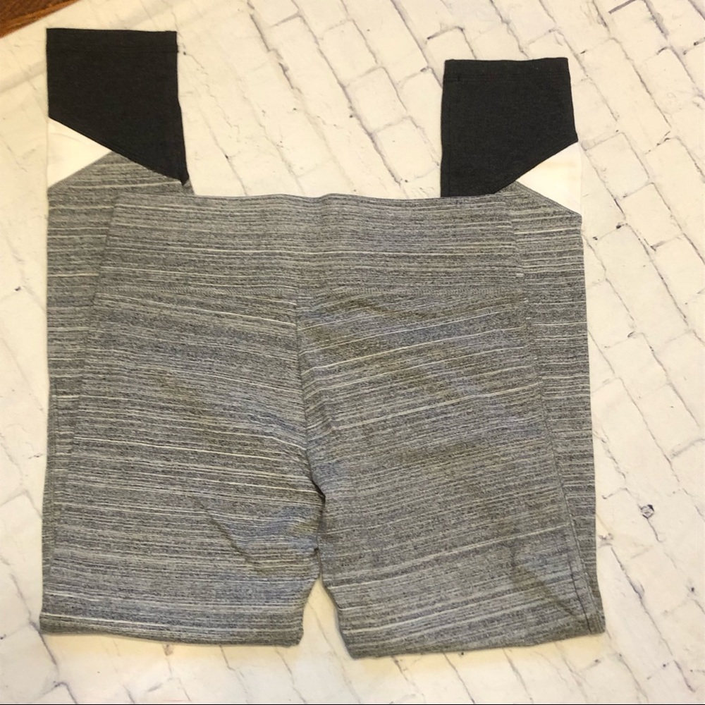 womens Victoria’s Secret legging yoga pants short size small gray striped - Picture 3 of 7